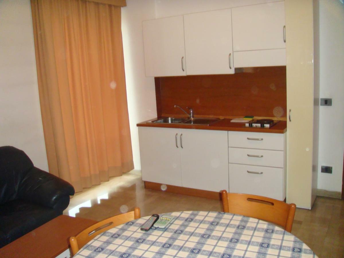 Residence Executive Ancona Bagian luar foto
