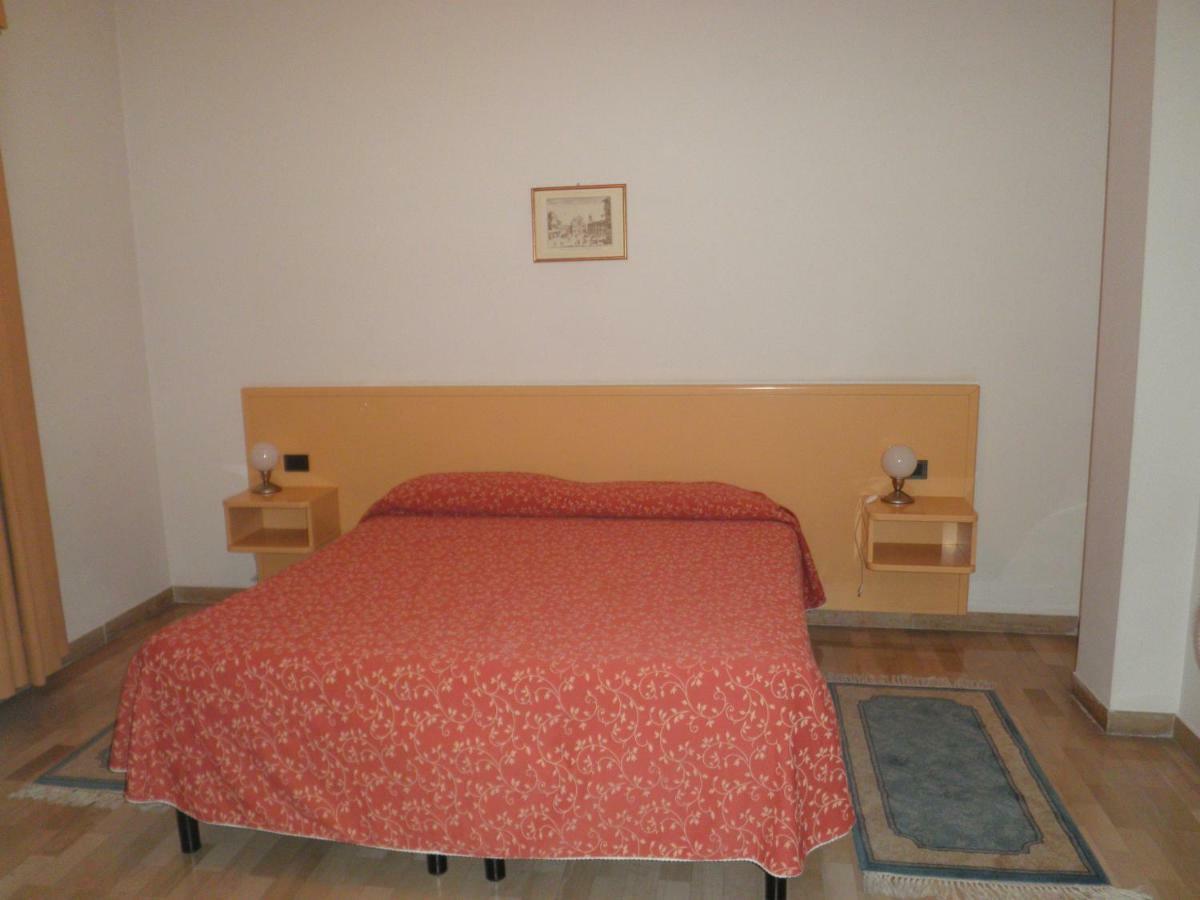 Residence Executive Ancona Bagian luar foto